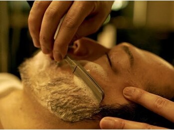 ダウバーバーショップ 銀座(DAU BARBER SHOP)の写真/【大人メンズ特化のケアメニュー】オリジナルシェービングでクリアで清潔感のある印象に。