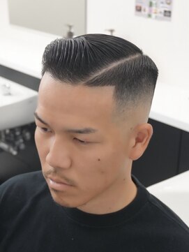 アストロ(ASTRO) クラシカルサイドパート×スキンフェードビジネスサイドパート