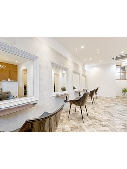 【国際ホテル前】忙しい毎日の中、鏡の前に立つのが嬉しくなるへアスタイルをRAGNOで＊