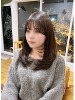 コムヘアー(COM HAIR) レイヤースタイル。オリーブブラウン。