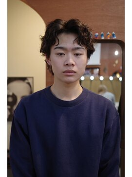 エディ(Edy) メンズセンターパートカルマパーマケアパーマ眉毛カット韓国ヘア