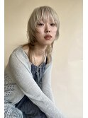 顔まわりカット顔まわりレイヤーウルフカットホワイトカラー