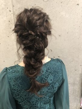 ヘアーアンドメイク ファット(Hair&Make PHAT) 編みこみおろしヘアアレンジ結婚式二次会20代30代