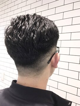 バーバーショップ ヘアーレストホーム(Barber Shop HAIR REST HOME) メンズバーバーパーマ黒髪オンフェードショート　20代30代