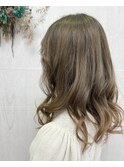ナチュラルくびれヘア外国人風ヘアゆるふわミルクティーベージュ