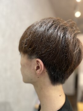 アロウ(ARAW) 目元ぎりのマッシュスタイル