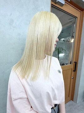 リアン(Lien) ハイトーン/ホワイト/セミロング