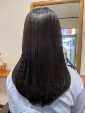 みとも美容室 ストレートロングヘア