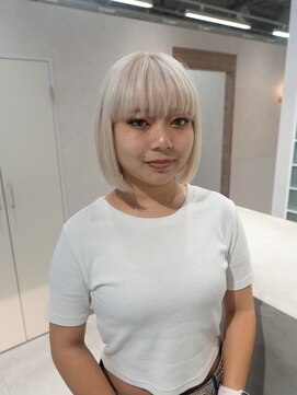 エン 栄店(enne) ハイトーンボブ ホワイト