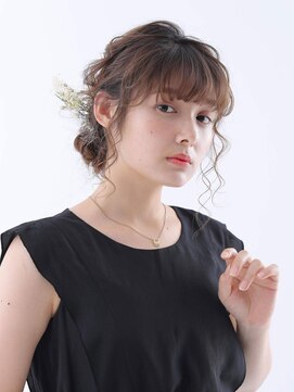 パーティーにもデートに◎大人かわいいモテヘアアレンジ