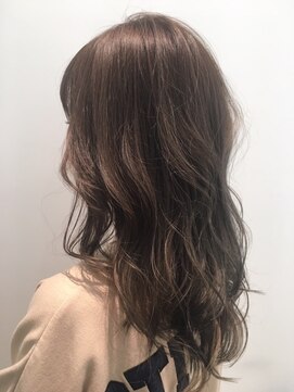 ボンド ヘア デザイン(BOND HAIR DESIGN) 連なる大きめウェーブで好バランス