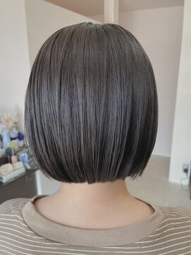 ヘアーアンドメイク カナン(HAIR&MAKE CANAAN) グレイッシュ×ミニボブ