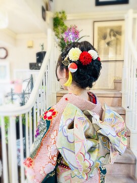 美容室 ティンカーベル シニヨンヘア