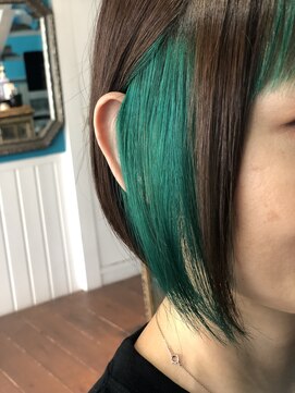 チェルシー(Chelsea) インナーカラーターコイズボブ