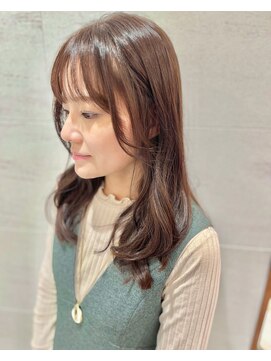 レナークソワン(LENAHC SOIN) ロング レイヤースタイル