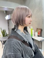 ハイトーンカラーショートウルフインナーカラーホワイトベージュ