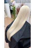 秋のトレンド！ケアブリーチで作るホワイトブロンドのロング
