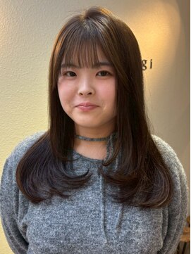 レイヤーカット アッシュベージュカラー 透明感カラー 20代 艶髪