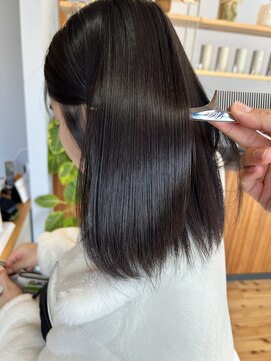 シンクアンド(THINK AND) 美髪矯正ストレートでまとまる艶ミディアム｜THINK AND