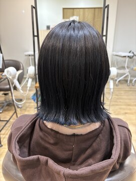 マナ(mana) 切りっぱなしボブ×ブルーブラック
