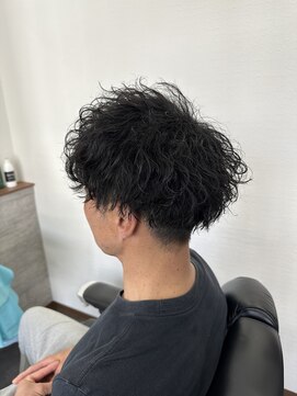 エイト(AITE) ツイストスパイラルパーマセンターパート<理容室>川口鳩ヶ谷87