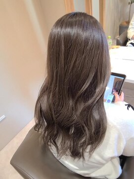 エスティアム(S.TIAM.) 透明感あるグレージュカラー