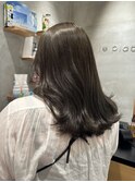 オリーブベージュ