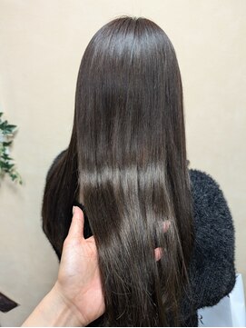 レアナ バイ ニーナ(Leana by NINA) プルエクステでロングヘア