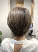 白髪ぼかしハイライト&丸みショート