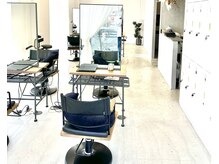 光が差し込む店内