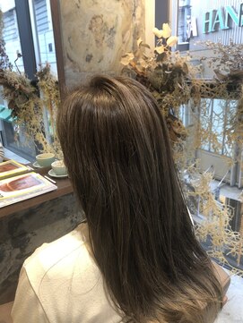 ジュエ (jouer) 30代40代くすみグレージュアッシュ赤み消しカラーレイヤーカット