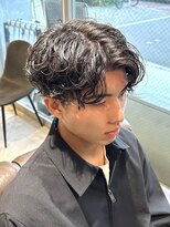 ノイセル(Noisyle)&nbsp;センターパート サーフフェザー プードルパーマ フェザーパーマM