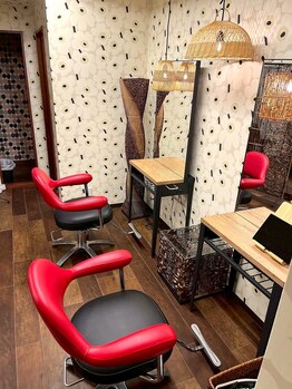 ANT hair +　【アント ヘアー プラス】鶴見店の写真/【鶴見駅徒歩7分】完全個室♪ゆったりしながらお悩みも相談しやすく、ほかの人の目線も気になりません★