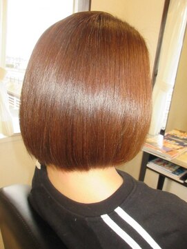 コア フィール ア デイ(COIFFURE A DAY) 【M3D見附今町】艶ショートボブ