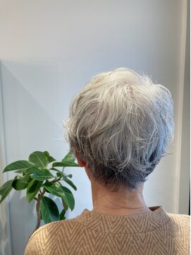 キー(KEY) グレイヘアショート