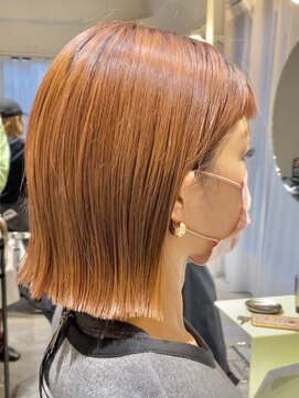 ストレータ バイ マリオ(Strata by mario) ［横山］オレンジベージュ×オン眉耳掛け切りっぱなし