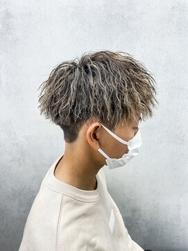 ルースト 西院店(ROOST) 縦落ちツイスト、金メッシュ