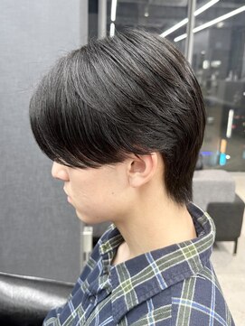 リード(REEED) センターパート縮毛矯正マッシュ刈り上げ毛流れツーブロック