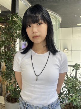 ヘアーアンドメイク ビス(HAIR&MAKE bis) 透明感♪地下風ブルーブラックカラー【多田 華歌】