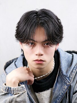 ザ サードヘアー 津田沼 (THE 3rd HAIR) センターパート　フェザーパーマ