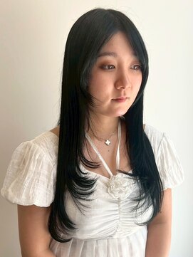 ベルフェミンキルン(Belle femin kilun) レイヤーカット 顔周りカット 韓国風 暗髪 20代 ロングレイヤー