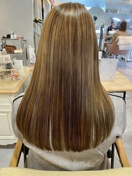 クオーレ(CUORE) 切りっぱなしロングヘア【深井】