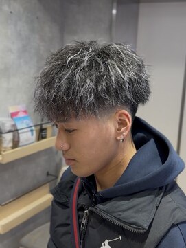 曲がる縮毛矯正専門店 バイ レイズ 名駅(RAYS) ツイストパーマとハイライトでバチバチヘアに