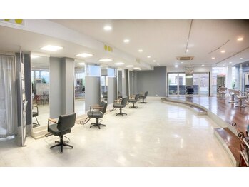 アルムヘアー(alm hair)の写真/【元今泉】プチプラ×ハイクオリティ★「あったらいいな」が実現した新感覚サロンalm hair♪[カット￥2400]