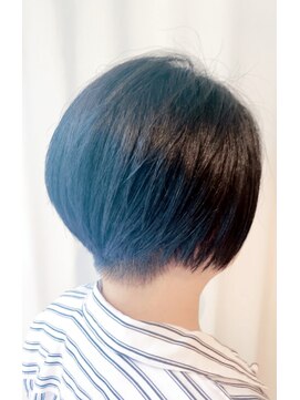 ネオリーブ シュシュ 神保町店(Neolive susu) 小顔絶壁カバー☆頭の形がシルエットが綺麗に見せるショートボブ