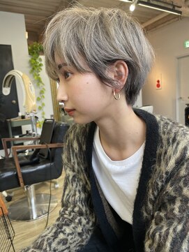 ヌード(NUDE) 「NUDE」#グレージュカラー ハイトーンカラー 耳かけショート