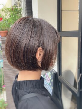 ビンカ ヘアー(Vinca hair) 襟足パッツンショートボブ