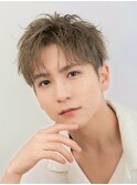 透明感ミルクティーベージュで柔らか束感ショート