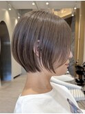 表参道ショートボブ顔周りレイヤーカットアッシュベージュ40代