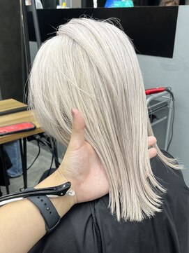 ギークス(GEEKS) 【GEEKS渋谷】ホワイトブロンド/ウルフ/レイヤーボブ/くびれボブ